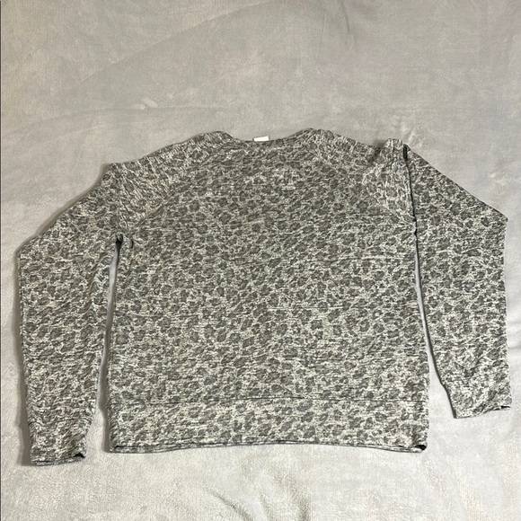 Gray Leopard Print Long Sleeve Top NWOT - Picture 2 of 4